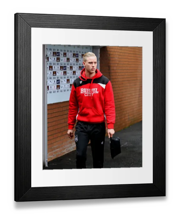 Framed Print : Hordur Magnusson Arrives at Turf Moor: Burnley vs. Bristol City, FA Cup Fourth Round (January 2017) Framed Print : Hordur Magnusson Arrives at Turf Moor: Burnley vs. Bristol City, FA Cup Fourth Round (January 2017)