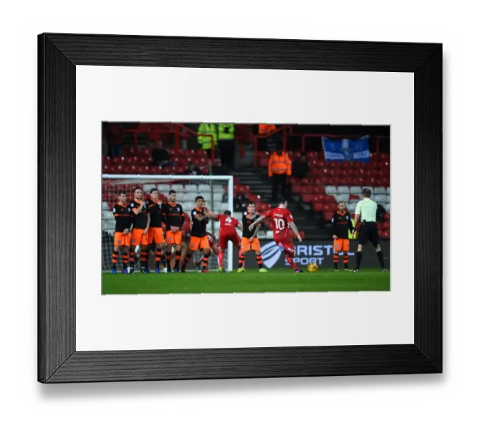 Framed Print : Bristol City's Lee Tomlin Steps Up for Penalty against Sheffield Wednesday, Sky Bet Championship, January 2017 Framed Print : Bristol City's Lee Tomlin Steps Up for Penalty against Sheffield Wednesday, Sky Bet Championship, January 2017