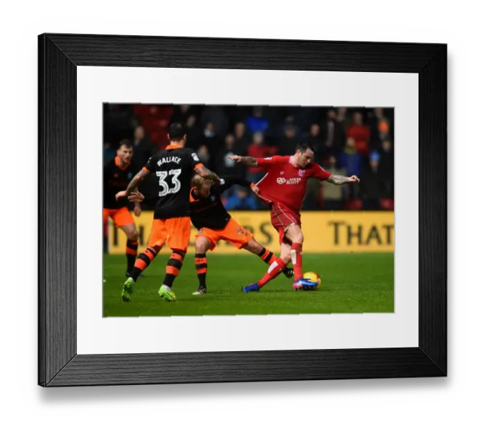 Framed Print : Bristol City's Lee Tomlin Outwits Sheffield Wednesday's Barry Bannan in Championship Clash