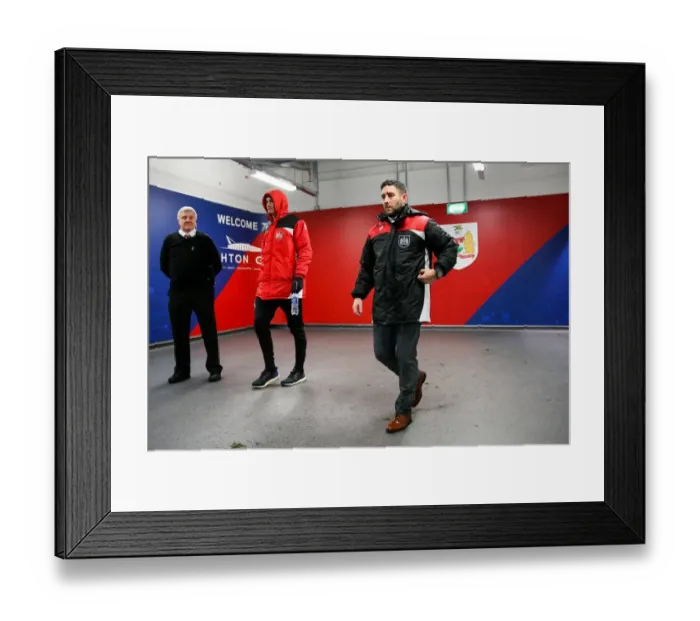 Framed Print : Bristol City's Lee Johnson Leads Out Team vs Sheffield Wednesday, Sky Bet Championship (January 2017) Framed Print : Bristol City's Lee Johnson Leads Out Team vs Sheffield Wednesday, Sky Bet Championship (January 2017)