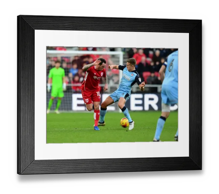 Framed Print : Bristol City's Lee Tomlin Flicks the Ball in Action against Rotherham United Framed Print : Bristol City's Lee Tomlin Flicks the Ball in Action against Rotherham United