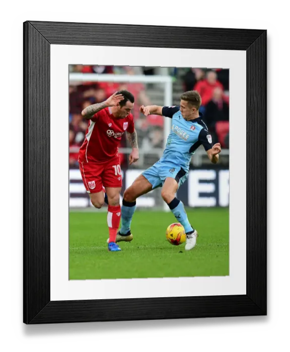 Framed Print : Bristol City's Lee Tomlin Flips the Ball in Action against Rotherham United Framed Print : Bristol City's Lee Tomlin Flips the Ball in Action against Rotherham United