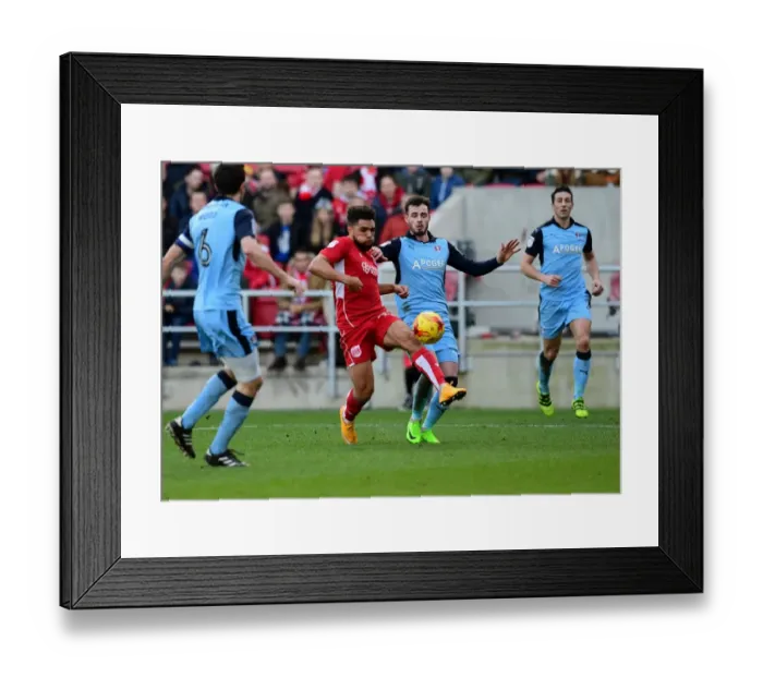 Framed Print : Bristol City's Scott Golbourne Drives Forward Against Rotherham United in Sky Bet Championship Action at Ashton Gate Framed Print : Bristol City's Scott Golbourne Drives Forward Against Rotherham United in Sky Bet Championship Action at Ashton Gate