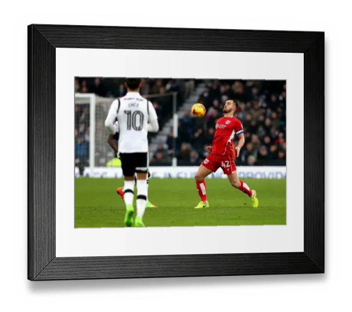 Framed Print : Bristol City's Bailey Wright in Control at iPro Stadium during Derby County Clash Framed Print : Bristol City's Bailey Wright in Control at iPro Stadium during Derby County Clash