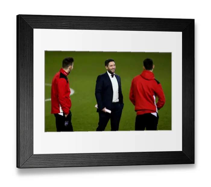 Framed Print : Bristol City: Lee Johnson Pre-Match Huddle with Players vs Leeds United, 2017 Framed Print : Bristol City: Lee Johnson Pre-Match Huddle with Players vs Leeds United, 2017