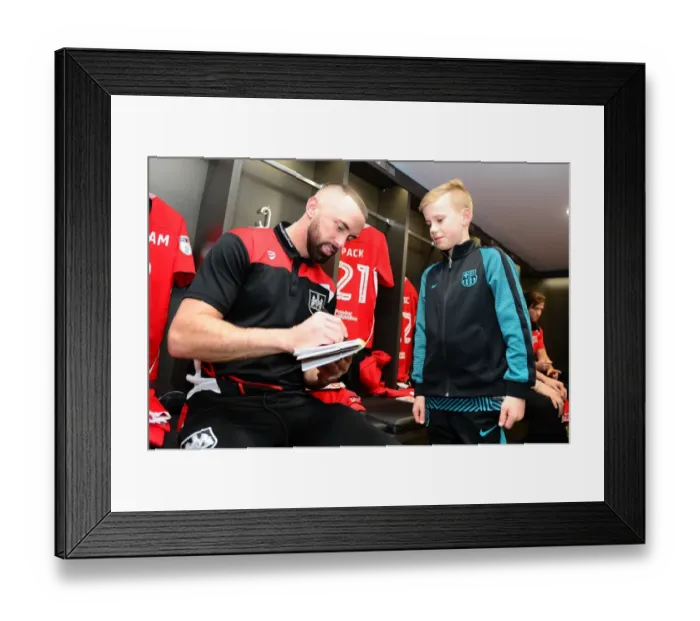 Framed Print : Bristol City's Aaron Wilbraham Signs Autographs for Mascot Before Fulham Clash Framed Print : Bristol City's Aaron Wilbraham Signs Autographs for Mascot Before Fulham Clash