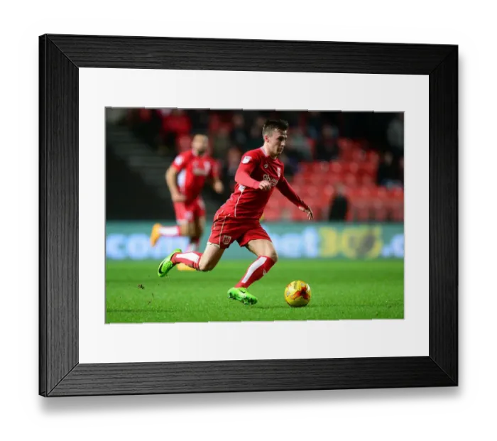 Framed Print : Bristol City vs Fulham: Joe Bryan in Action at Ashton Gate, 2017