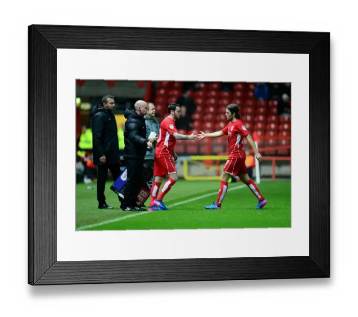Framed Print : Bristol City: Lee Tomlin Replaces Adam Matthews Against Fulham - Sky Bet Championship, 2017