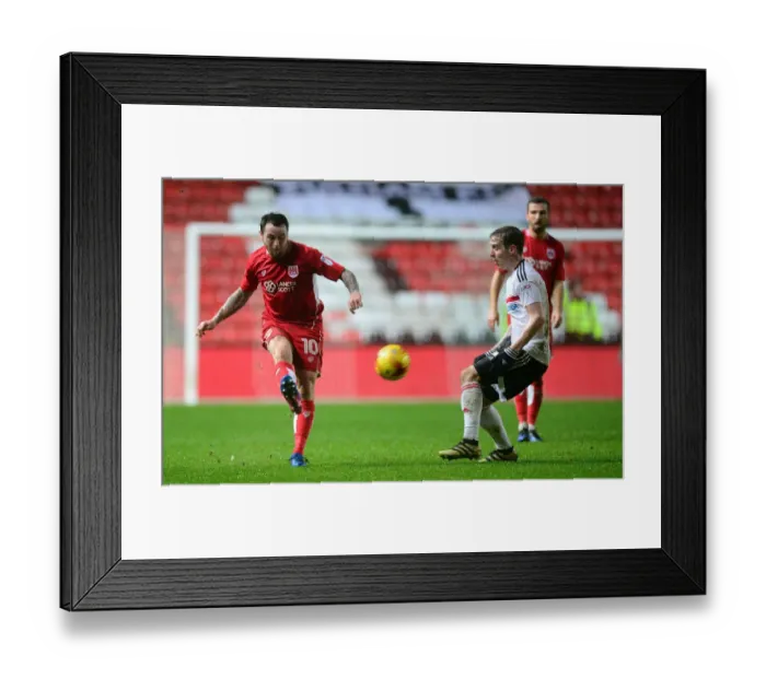 Framed Print : Bristol City's Lee Tomlin in Action Against Fulham, Sky Bet Championship 2017 Framed Print : Bristol City's Lee Tomlin in Action Against Fulham, Sky Bet Championship 2017