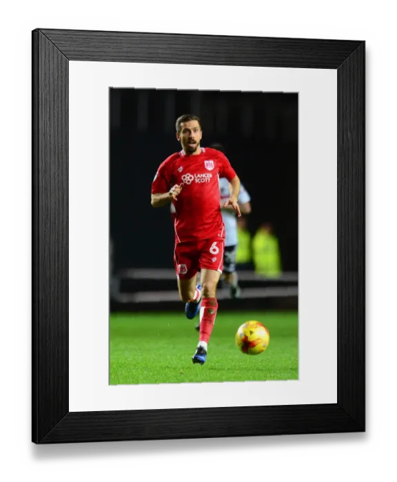Framed Print : Gary O'Neil in Action: Bristol City vs Fulham, Ashton Gate 2017