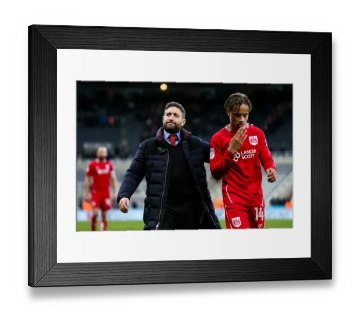 Framed Print : Frustrated Lee Johnson: Bristol City Surrenders 2-2 Lead Against Newcastle United