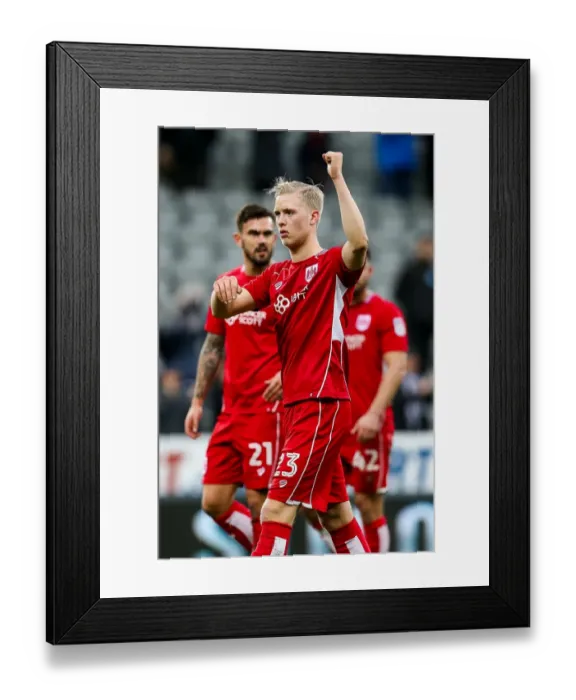 Framed Print : Hordur Magnusson's Emotional Tribute: Dramatic 2-2 Comeback by Bristol City at St James Park