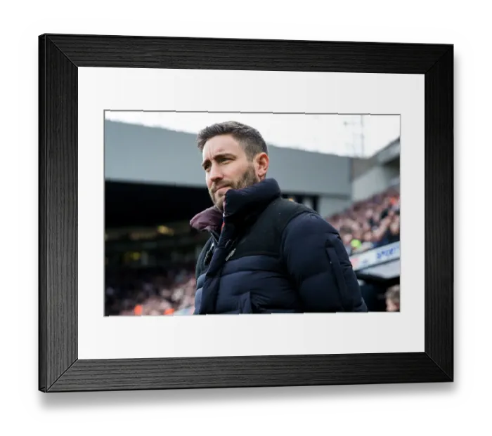 Framed Print : Lee Johnson Rallies Bristol City at St. James Park: Sky Bet Championship Showdown vs Newcastle United