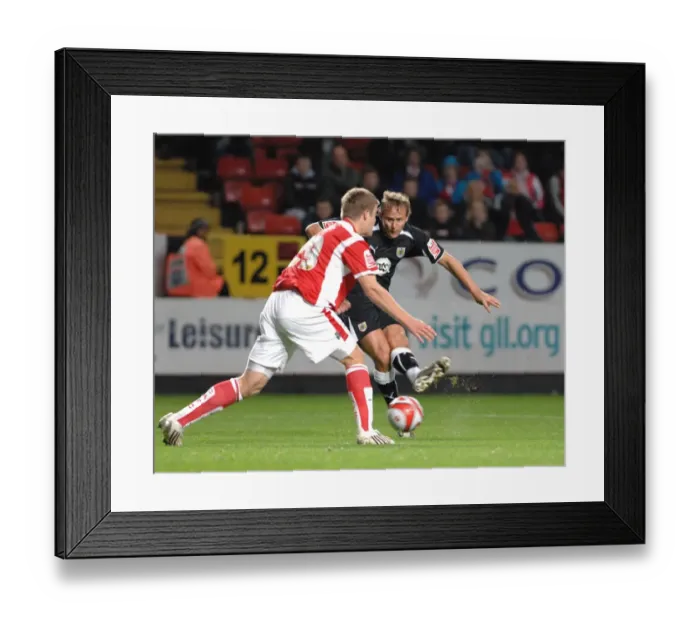 Framed Print : Lee Trundle shoots past Charlton defender Marton Cranie Framed Print : Lee Trundle shoots past Charlton defender Marton Cranie