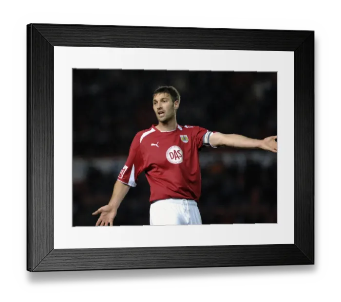 Framed Print : Bristol City vs Sheffield United: A Season 8-9 Showdown - The Clash Between Football Giants