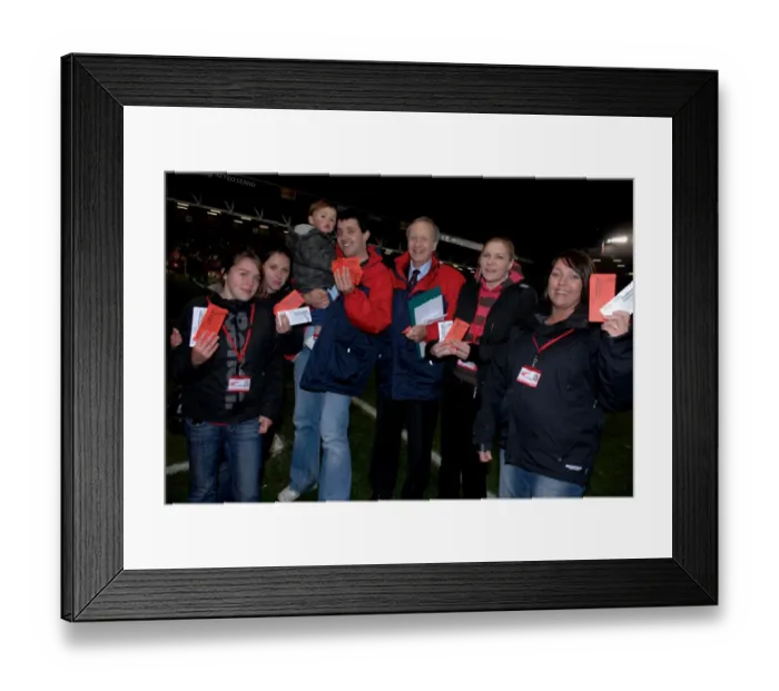 Framed Print : Clash of the Championship Contenders: Bristol City vs Sheffield United (08-09 Season) Framed Print : Clash of the Championship Contenders: Bristol City vs Sheffield United (08-09 Season)