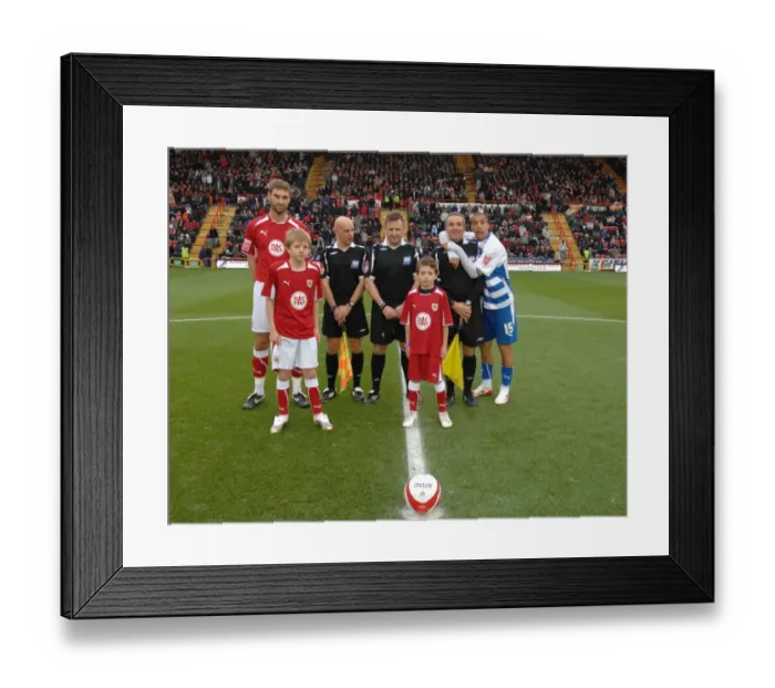 Framed Print : Clash of Titans: Bristol City vs Reading, 08-09 Season Framed Print : Clash of Titans: Bristol City vs Reading, 08-09 Season
