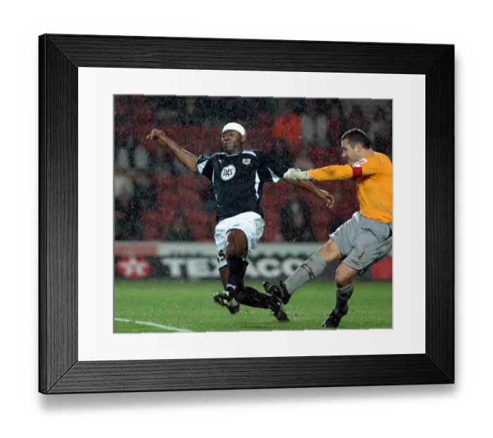 Framed Print : Dele Adebola Challenges saints goal keeper kelvin Davis Framed Print : Dele Adebola Challenges saints goal keeper kelvin Davis
