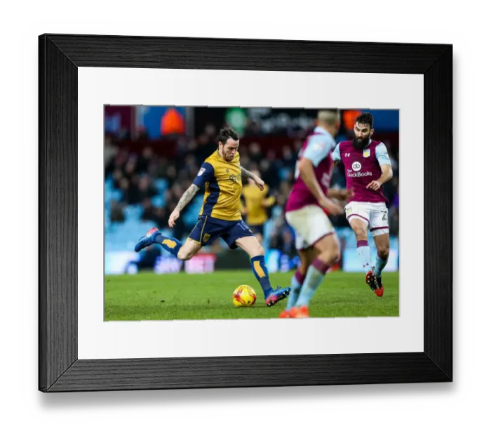 Framed Print : Bristol City's Lee Tomlin at Villa Park during Aston Villa vs. Bristol City Championship Match, 2017 Framed Print : Bristol City's Lee Tomlin at Villa Park during Aston Villa vs. Bristol City Championship Match, 2017