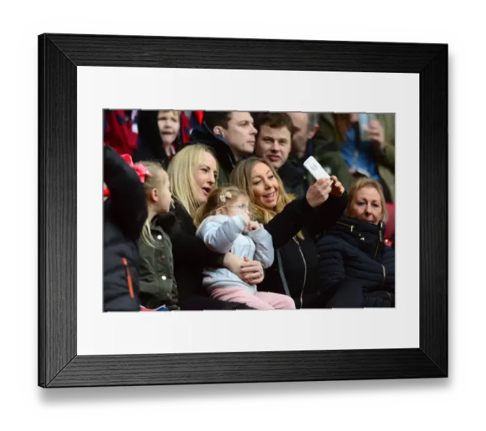 Framed Print : Bristol City vs Burton Albion: Passionate Fans at Ashton Gate, Sky Bet Championship (04 / 03 / 2017) Framed Print : Bristol City vs Burton Albion: Passionate Fans at Ashton Gate, Sky Bet Championship (04 / 03 / 2017)