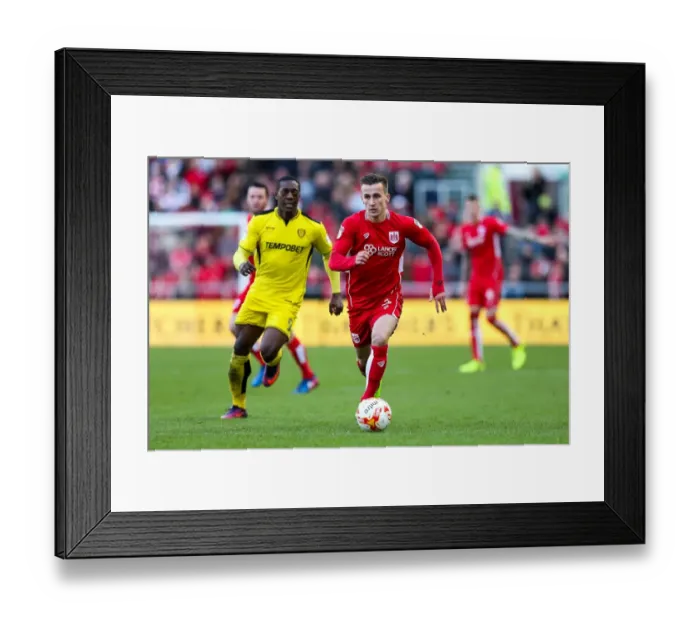 Framed Print : Bristol City's Joe Bryan in Action against Burton Albion, Sky Bet EFL Championship Framed Print : Bristol City's Joe Bryan in Action against Burton Albion, Sky Bet EFL Championship