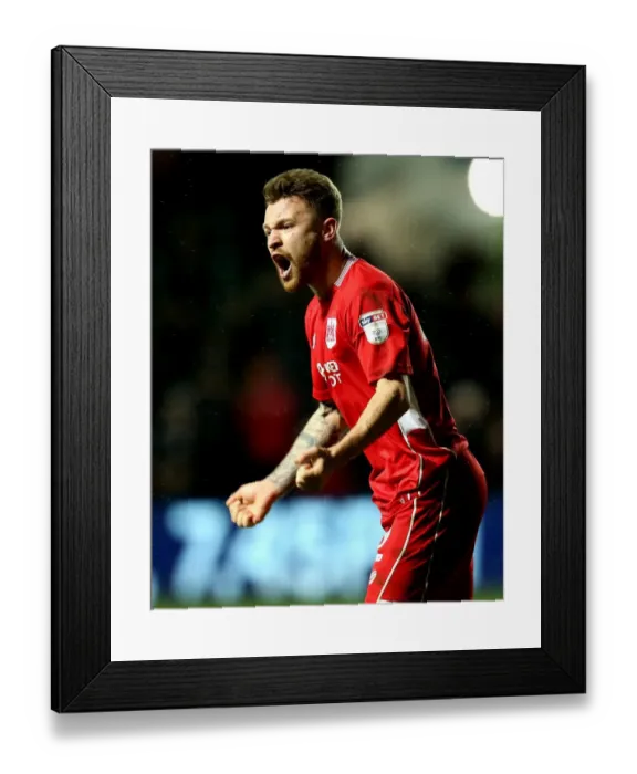 Framed Print : Bailey Wright Scores the Winning Goal for Bristol City Against Norwich City
