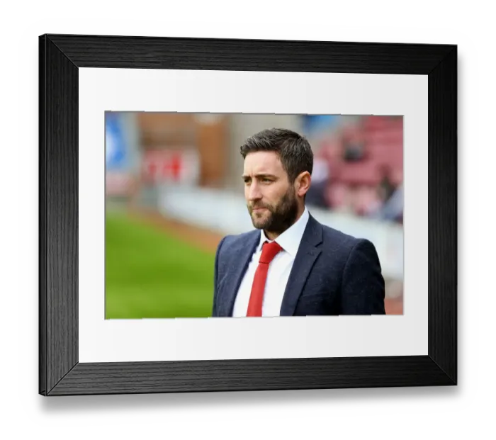 Framed Print : Johnson Guides Bristol City at Wigan Athletic, Sky Bet Championship (11 March 2017) Framed Print : Johnson Guides Bristol City at Wigan Athletic, Sky Bet Championship (11 March 2017)
