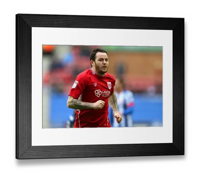 Framed Print : Lee Tomlin in Action: Wigan Athletic vs. Bristol City, Sky Bet Championship (March 11, 2017) Framed Print : Lee Tomlin in Action: Wigan Athletic vs. Bristol City, Sky Bet Championship (March 11, 2017)