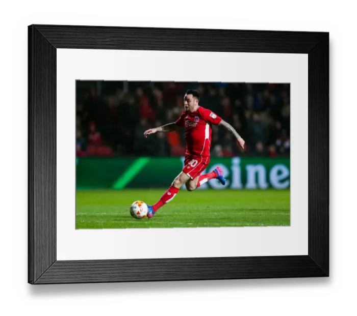 Framed Print : Bristol City's Lee Tomlin Scores Stunning Goal to Give Early Lead vs. Huddersfield Town