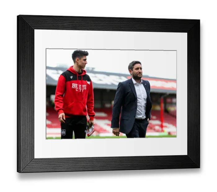 Framed Print : Johnson Leads Bristol City at Griffin Park against Brentford, EFL Championship 2017 Framed Print : Johnson Leads Bristol City at Griffin Park against Brentford, EFL Championship 2017