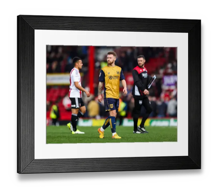 Framed Print : Frustrated Lee Tomlin After Brentford's 2-0 Win Over Bristol City Framed Print : Frustrated Lee Tomlin After Brentford's 2-0 Win Over Bristol City