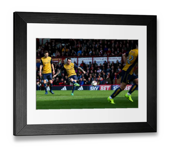 Framed Print : Bristol City's Lee Tomlin Takes Free Kick at Griffin Park Against Brentford, Sky Bet EFL Championship (01.04.2017) Framed Print : Bristol City's Lee Tomlin Takes Free Kick at Griffin Park Against Brentford, Sky Bet EFL Championship (01.04.2017)