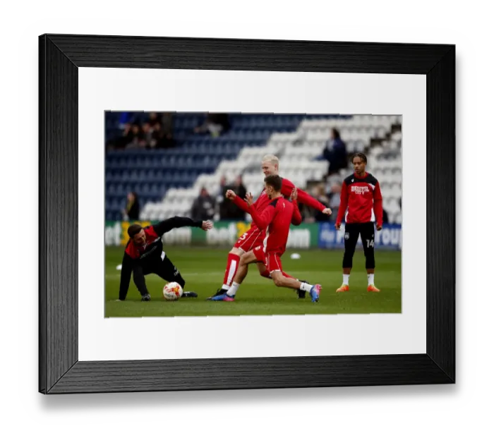 Framed Print : Bristol City FC: Hordur Magnusson and Team Warm-Up Ahead of Preston North End Clash (04.04.17) Framed Print : Bristol City FC: Hordur Magnusson and Team Warm-Up Ahead of Preston North End Clash (04.04.17)