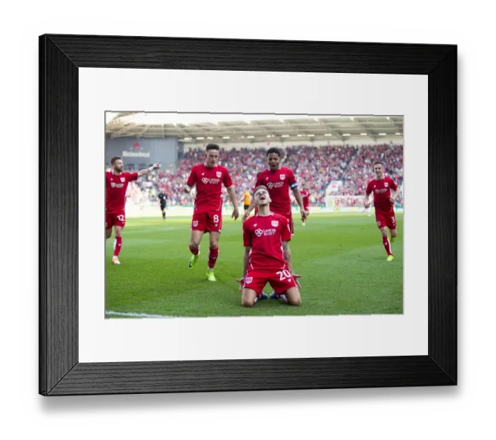 Framed Print : Bristol City's Jamie Paterson Scores Thrilling Goal Against Wolverhampton Wanderers in Sky Bet Championship Match