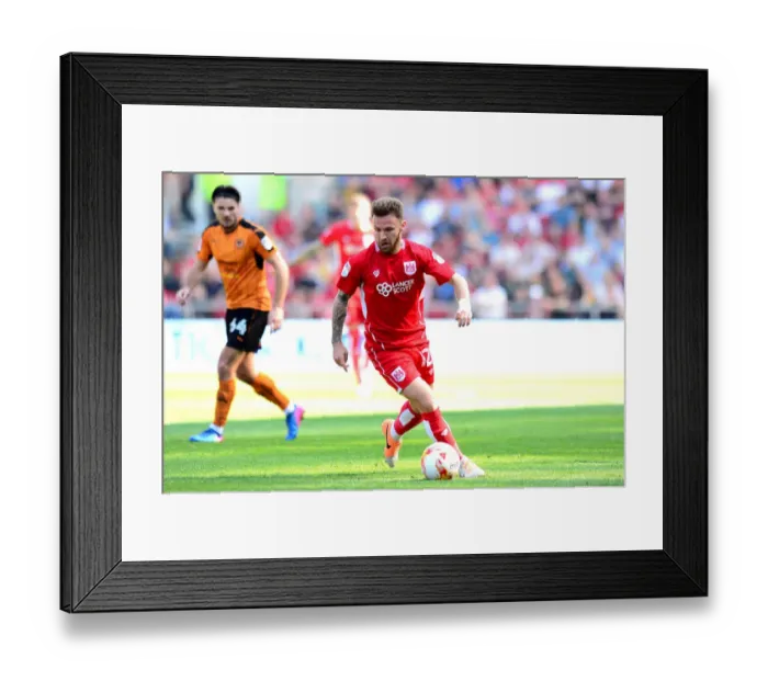 Framed Print : Matt Taylor in Action: Bristol City vs. Wolverhampton Wanderers, Sky Bet Championship (April 8, 2017) - Ashton Gate