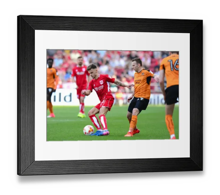 Framed Print : Bristol City's Jamie Paterson Retains Possession Amidst Wolves Challenge (Bristol City v Wolverhampton Wanderers, Sky Bet Championship)