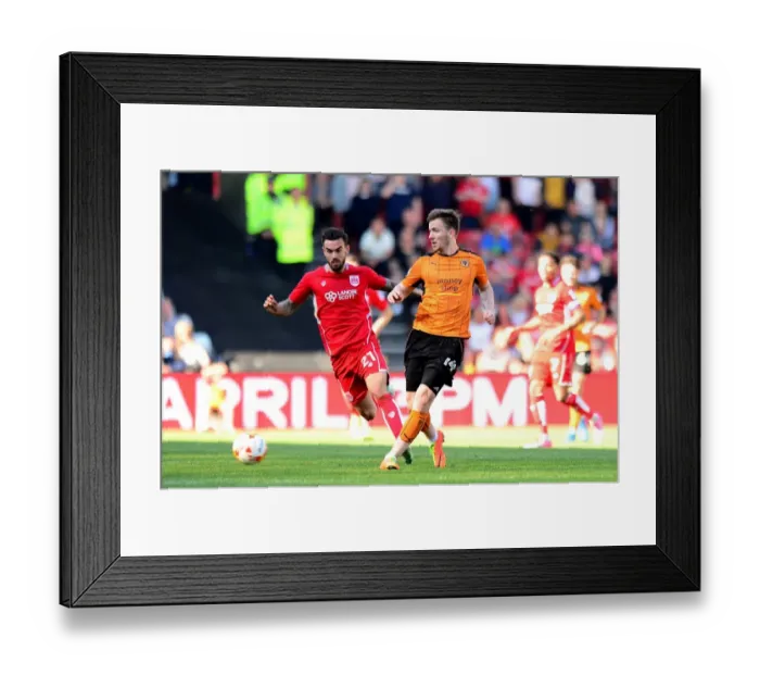 Framed Print : Sky Bet Championship: Lee Evans in Action for Wolverhampton Wanderers against Bristol City at Ashton Gate Framed Print : Sky Bet Championship: Lee Evans in Action for Wolverhampton Wanderers against Bristol City at Ashton Gate