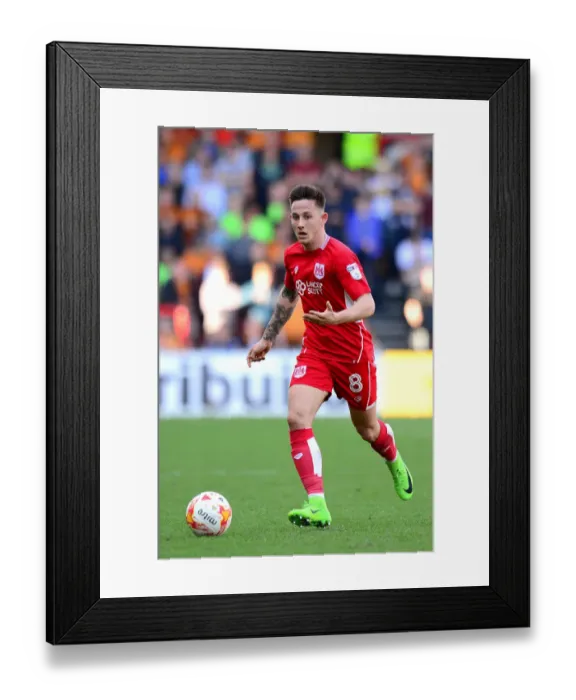 Framed Print : Josh Brownhill in Action: Bristol City vs. Wolverhampton Wanderers, Sky Bet Championship (April 2017) Framed Print : Josh Brownhill in Action: Bristol City vs. Wolverhampton Wanderers, Sky Bet Championship (April 2017)