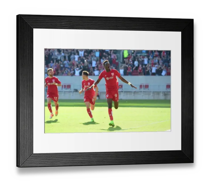 Framed Print : Tammy Abraham's Thrilling Goal: Historic Victory for Bristol City over Wolverhampton Wanderers (08.04.2017)