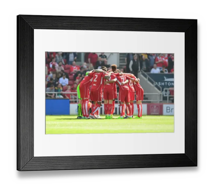 Framed Print : Bristol City Team Huddle: Unity Before the Battle against Wolverhampton Wanderers, Sky Bet Championship (08 / 04 / 2017)