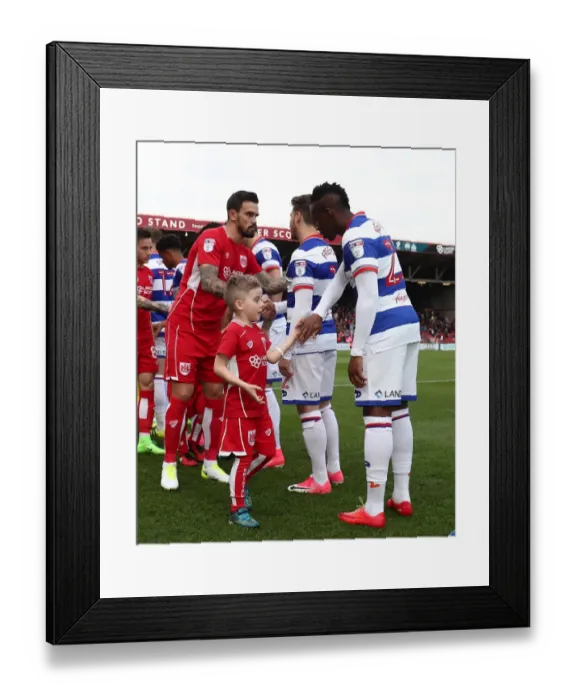 Framed Print : Bristol City vs Queens Park Rangers: Pre-Match Handshakes, Sky Bet Championship (April 14, 2017) Framed Print : Bristol City vs Queens Park Rangers: Pre-Match Handshakes, Sky Bet Championship (April 14, 2017)