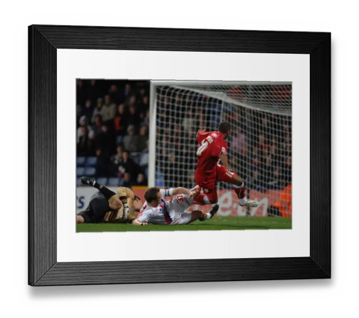 Framed Print : Nicky Maynard slots the ball into the net after rounding Framed Print : Nicky Maynard slots the ball into the net after rounding