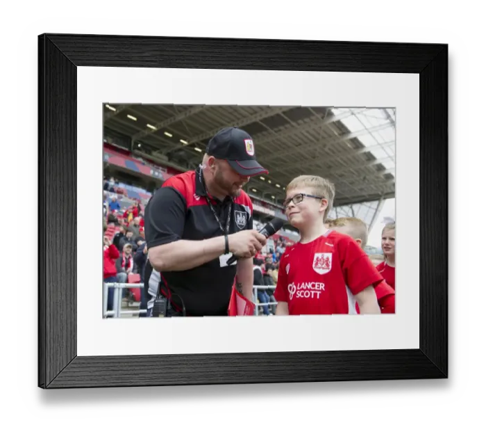 Framed Print : Bristol City vs Queens Park Rangers Clash in Sky Bet Championship (April 2017) - Ashton Gate