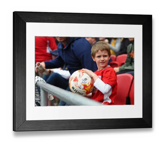 Framed Print : Intense Championship Showdown: Bristol City vs. Queens Park Rangers at Ashton Gate (14 / 04 / 2017)