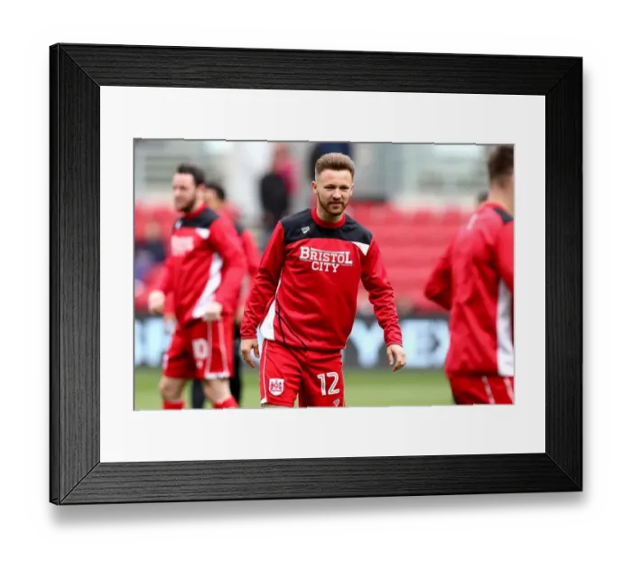 Framed Print : Matt Taylor in Action: Bristol City vs Queens Park Rangers, Ashton Gate, 2017 Framed Print : Matt Taylor in Action: Bristol City vs Queens Park Rangers, Ashton Gate, 2017