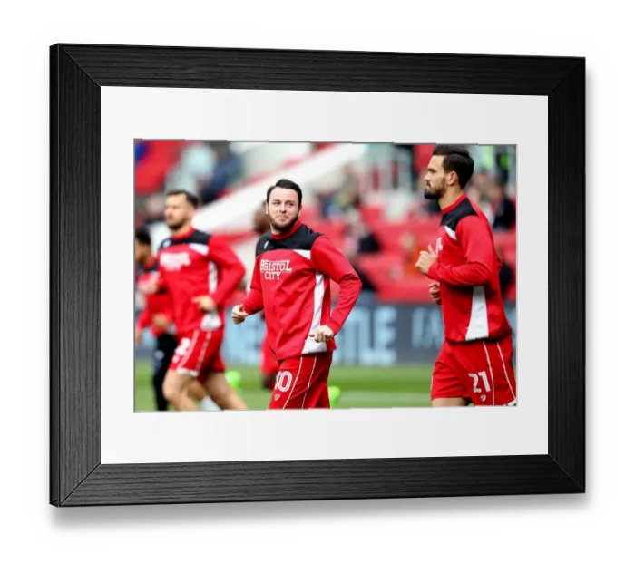 Framed Print : Lee Tomlin in Action: Bristol City vs Queens Park Rangers at Ashton Gate, 2017 Framed Print : Lee Tomlin in Action: Bristol City vs Queens Park Rangers at Ashton Gate, 2017