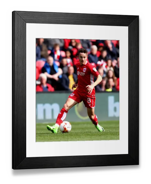 Framed Print : Josh Brownhill in Action: Bristol City vs. Queens Park Rangers, Sky Bet Championship 2017 Framed Print : Josh Brownhill in Action: Bristol City vs. Queens Park Rangers, Sky Bet Championship 2017