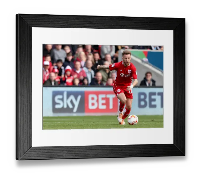 Framed Print : Matt Taylor in Action: Bristol City vs. Queens Park Rangers, Sky Bet Championship 2017 Framed Print : Matt Taylor in Action: Bristol City vs. Queens Park Rangers, Sky Bet Championship 2017