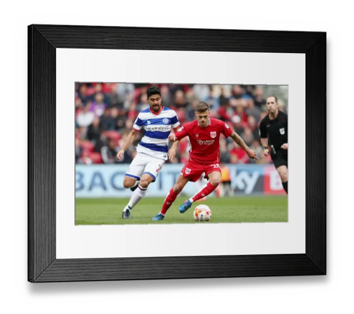 Framed Print : Bristol City's Jamie Paterson Evades Massimo Luongo of Queens Park Rangers during Sky Bet Championship Match