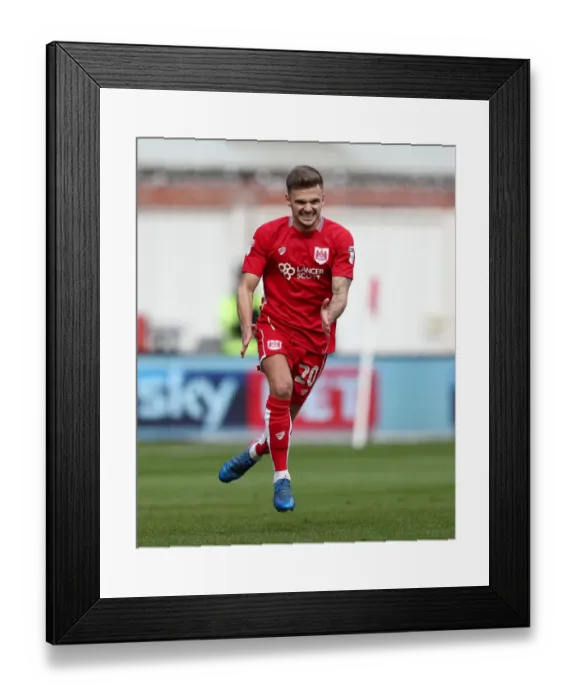 Framed Print : Bristol City's Jamie Paterson Scores Thrilling Goal Against Queens Park Rangers in Sky Bet Championship Match